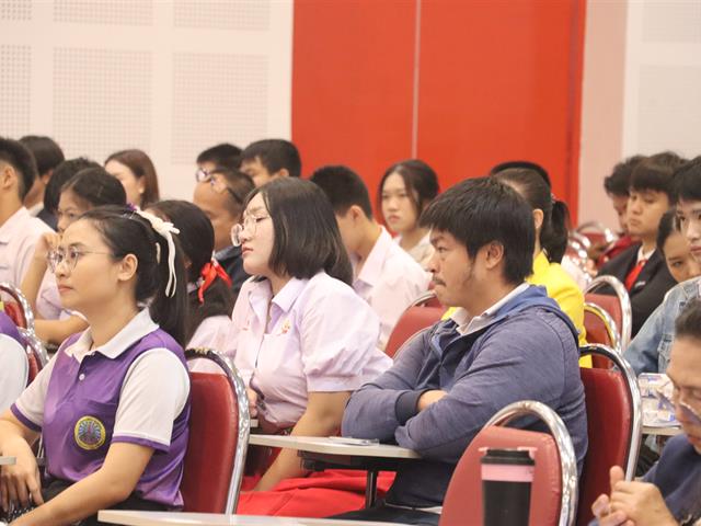 คณะรัฐศาสตร์และสังคมศาสตร์ 