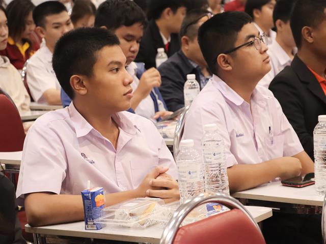 คณะรัฐศาสตร์และสังคมศาสตร์ 