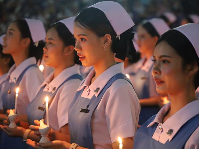 พิธีมอบหมวกและเข็มชั้นปีนิสิตสาขาพยาบาลศาสตร์ ประจำปีการศึกษา 2568