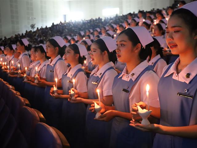 พิธีมอบหมวกและเข็มชั้นปีนิสิตสาขาพยาบาลศาสตร์ ประจำปีการศึกษา 2568