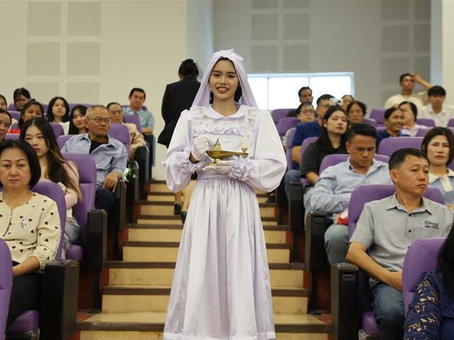 พิธีมอบหมวกและเข็มชั้นปีนิสิตสาขาพยาบาลศาสตร์ ประจำปีการศึกษา 2568