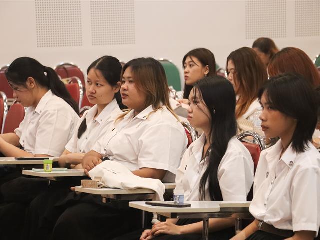 คณะรัฐศาสตร์และสังคมศาสตร์ 