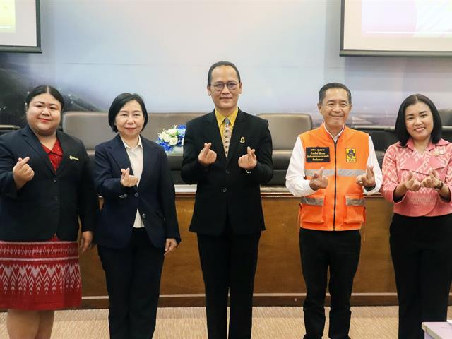 คณะรัฐศาสตร์และสังคมศาสตร์ 