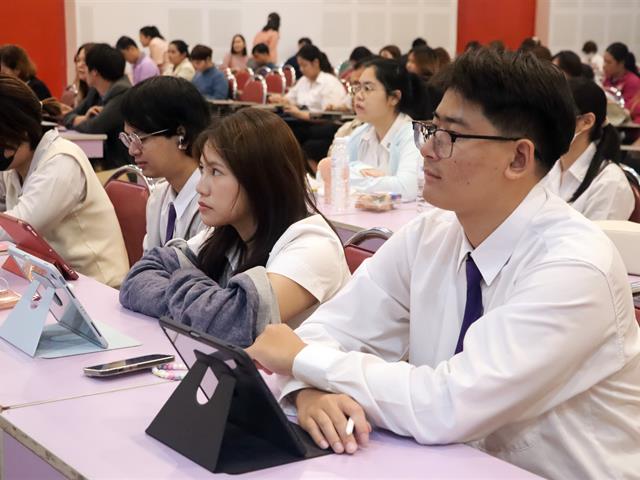 คณะรัฐศาสตร์และสังคมศาสตร์ 