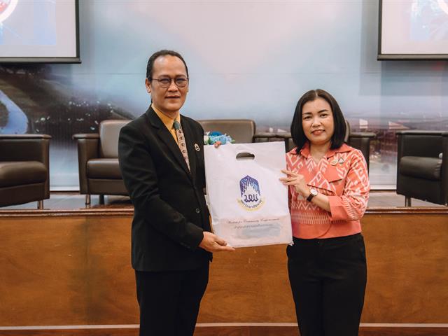 คณะรัฐศาสตร์และสังคมศาสตร์ 