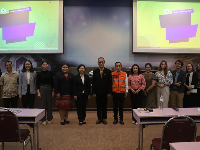 คณะรัฐศาสตร์และสังคมศาสตร์ 
