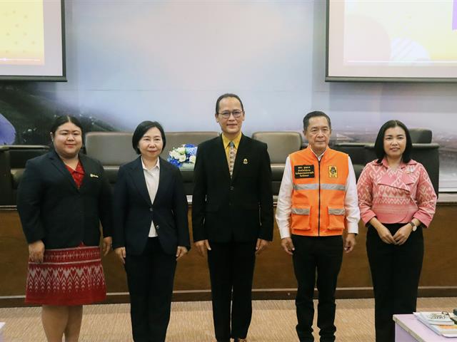 คณะรัฐศาสตร์และสังคมศาสตร์ 