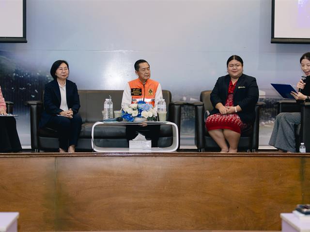 คณะรัฐศาสตร์และสังคมศาสตร์ 