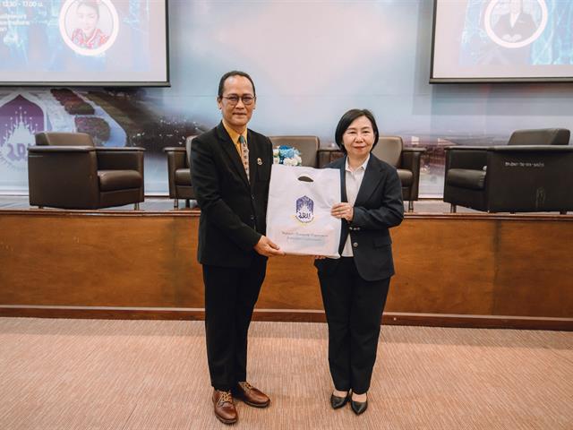 คณะรัฐศาสตร์และสังคมศาสตร์ 