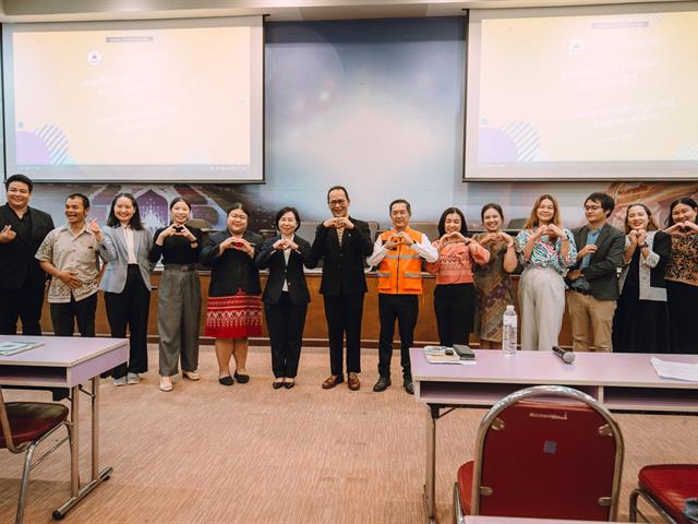 คณะรัฐศาสตร์และสังคมศาสตร์ 