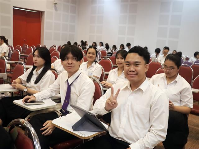 คณะรัฐศาสตร์และสังคมศาสตร์ 
