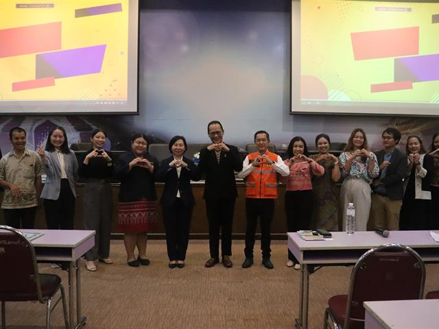 คณะรัฐศาสตร์และสังคมศาสตร์ 