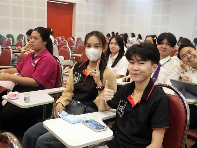 คณะรัฐศาสตร์และสังคมศาสตร์ 