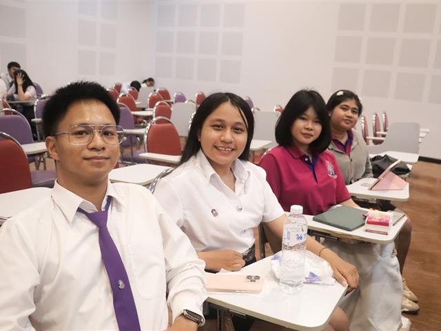 คณะรัฐศาสตร์และสังคมศาสตร์ 