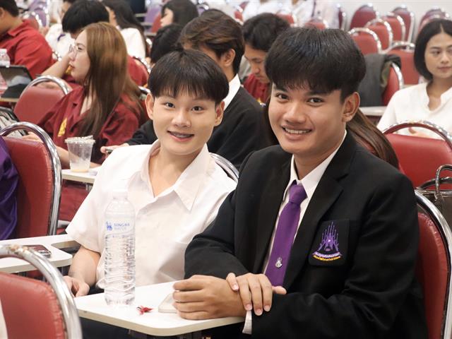 คณะรัฐศาสตร์และสังคมศาสตร์ 