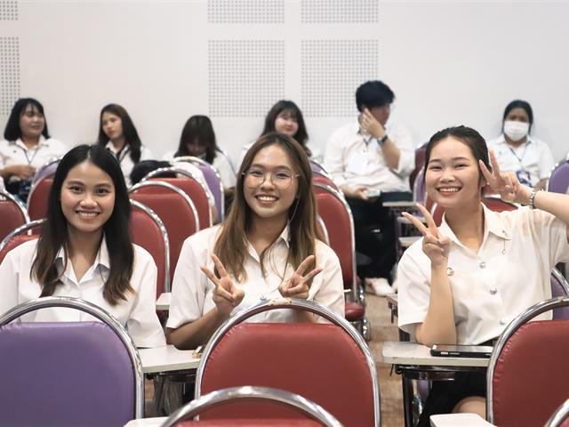 คณะรัฐศาสตร์และสังคมศาสตร์ 