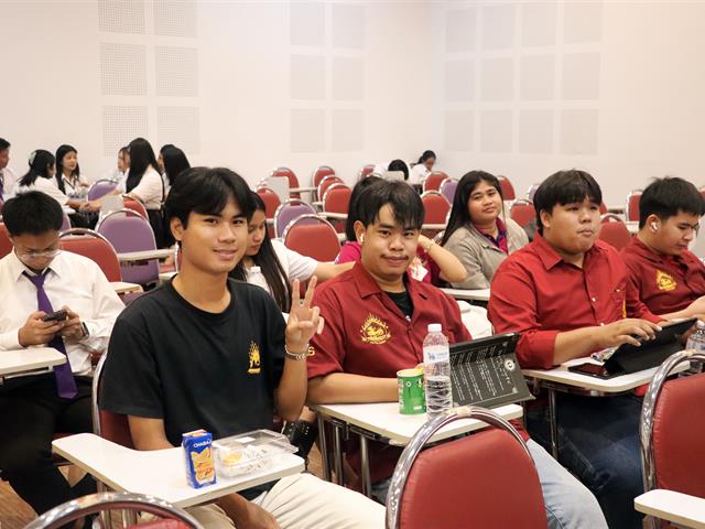 คณะรัฐศาสตร์และสังคมศาสตร์ 