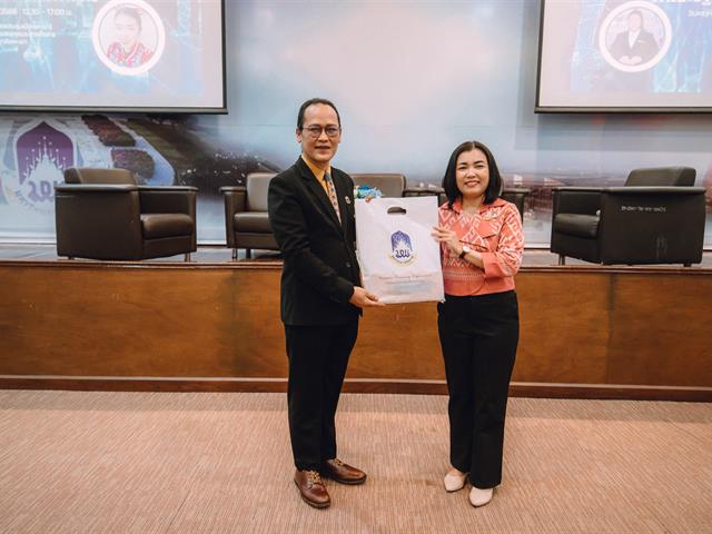 คณะรัฐศาสตร์และสังคมศาสตร์ 