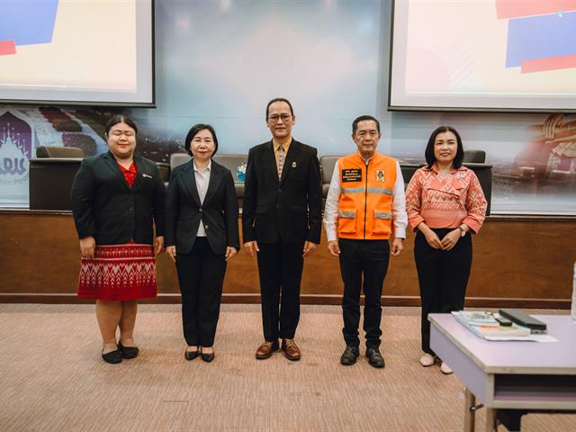 คณะรัฐศาสตร์และสังคมศาสตร์ 