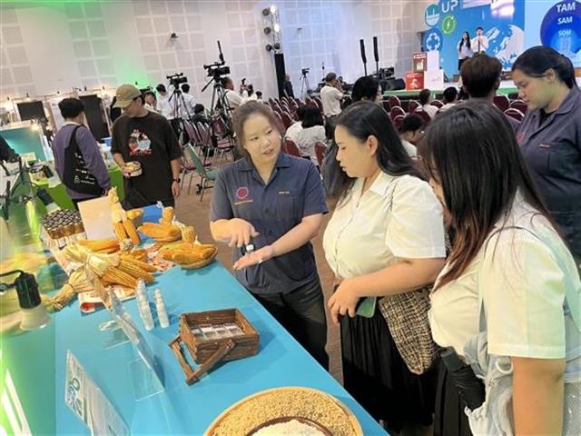 นิสิตวิศวกรรมอุตสาหการ โชว์ผลงานพลาสโมนิกไบโอเซนเซอร์ ในเวที UP Innovation Day 2025