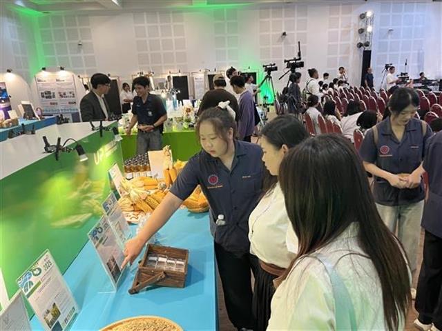 นิสิตวิศวกรรมอุตสาหการ โชว์ผลงานพลาสโมนิกไบโอเซนเซอร์ ในเวที UP Innovation Day 2025