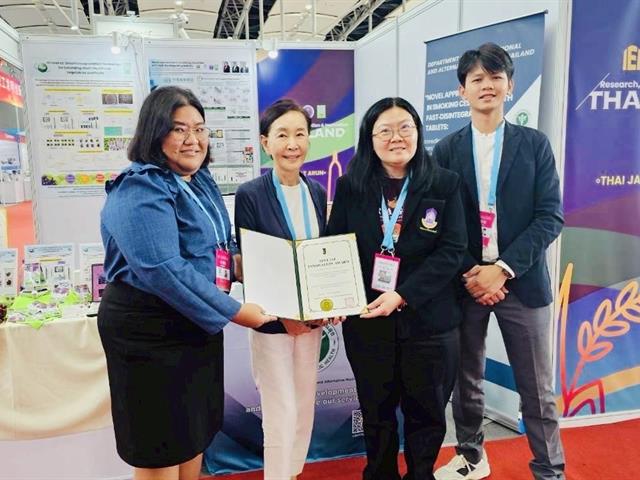 คณะเภสัชศาสตร์ มหาวิทยาลัยพะเยา คว้า 4 รางวัลนานาชาติจากเวที The 11th International Exhibition of Inventions (IEI 2025) ณ ประเทศจีน Novel approaches in smoking cessation with fast disintegrating tablets: a medical innovation from traditional medicine into the public health service system