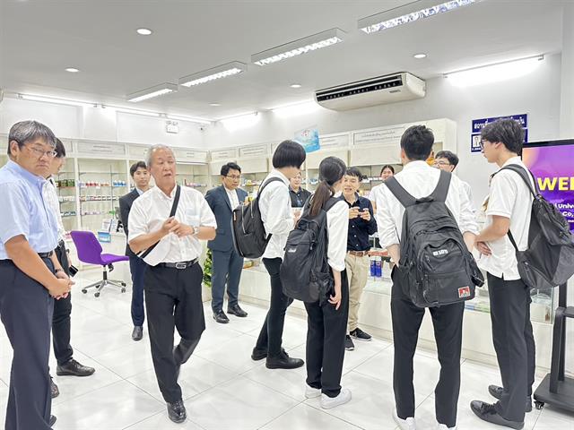 คณะผู้บริหาร Kindai University และบรัษัท Frontier Co., Ltd. เข้าเยี่ยมชมสถานปฏิบัติการเภสัชกรรมชุมชนฯ