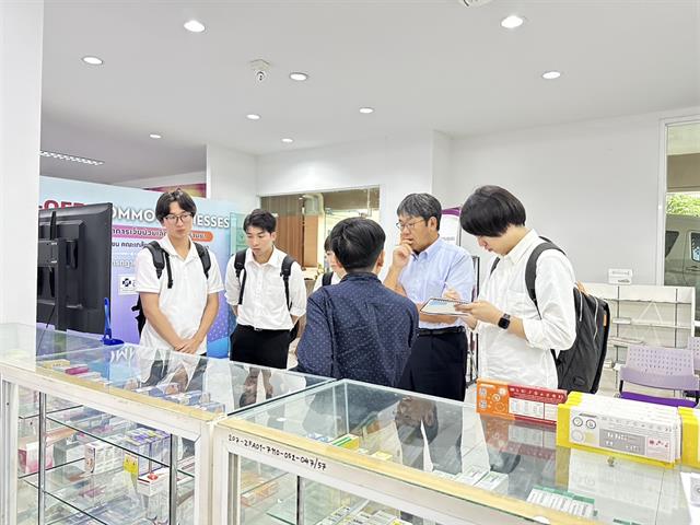 คณะผู้บริหาร Kindai University และบรัษัท Frontier Co., Ltd. เข้าเยี่ยมชมสถานปฏิบัติการเภสัชกรรมชุมชนฯ