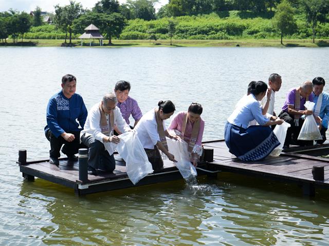 มหาวิทยาลัยพะเยาจัดพิธีสืบชะตากว๊านพะเยา ภายใต้ โครงการพัฒนาพื้นที่สร้างสรรค์เพื่อพัฒนานิสิตโดยใช้ชุมชนเป็นฐาน