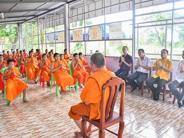 วิทยาลัยการศึกษา ดำเนินโครงการอนุรักษ์และสืบสานภูมิปัญญาท้องถิ่นเพื่อการพัฒนาชุมชน การเผยแพร่ภูมิปัญญาล้านนา “การแกะสลักพระเจ้าไม้” วัดบุญฮอม
