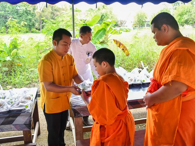 วิทยาลัยการศึกษา ดำเนินโครงการอนุรักษ์และสืบสานภูมิปัญญาท้องถิ่นเพื่อการพัฒนาชุมชน การเผยแพร่ภูมิปัญญาล้านนา “การแกะสลักพระเจ้าไม้” วัดบุญฮอม