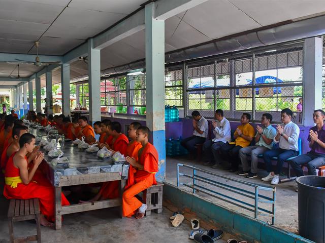วิทยาลัยการศึกษา ดำเนินโครงการอนุรักษ์และสืบสานภูมิปัญญาท้องถิ่นเพื่อการพัฒนาชุมชน การเผยแพร่ภูมิปัญญาล้านนา “การแกะสลักพระเจ้าไม้” วัดบุญฮอม