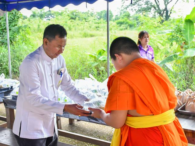 วิทยาลัยการศึกษา ดำเนินโครงการอนุรักษ์และสืบสานภูมิปัญญาท้องถิ่นเพื่อการพัฒนาชุมชน การเผยแพร่ภูมิปัญญาล้านนา “การแกะสลักพระเจ้าไม้” วัดบุญฮอม