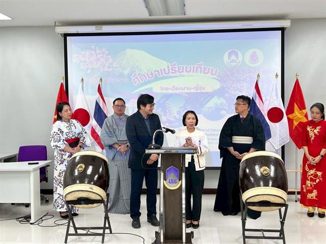 แสดงนิทรรศการผลงานการศึกษาดูงานต่างประเทศ ณ วิทยาเขตเชียงราย 
