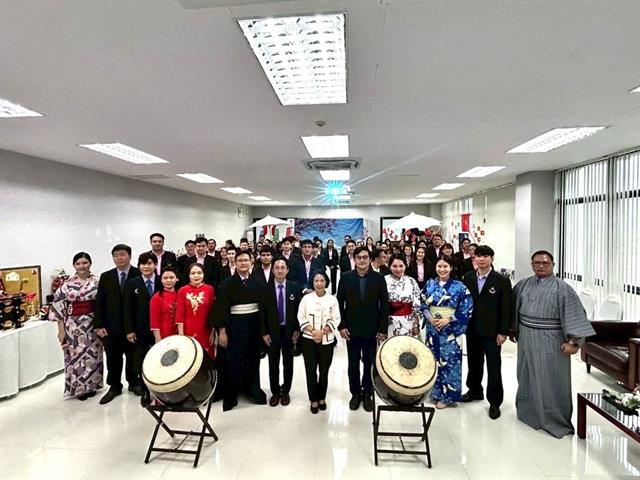 แสดงนิทรรศการผลงานการศึกษาดูงานต่างประเทศ ณ วิทยาเขตเชียงราย 