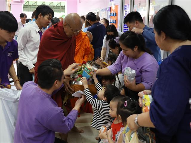 กิจกรรมทำบุญตักบาตรข้าวสารอาหารแห้ง และพิธีทำบุญสืบชะตา เนื่องในวันคล้ายวันสถาปนาคณะพยาบาลศาสตร์ ครบรอบ ๒๒ ปี