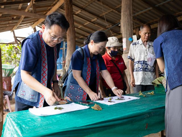 ผู้บริหารมหาวิทยาลัยพะเยาลงพื้นที่ติดตามและเยี่ยมชมผลงานวิจัยและบริการวิชาการที่ขับเคลื่อนร่วมกับชุมชน และผู้ประกอบการในพื้นที่อำเภอเชียงคำเพื่อการพัฒนาที่ยั่งยืน