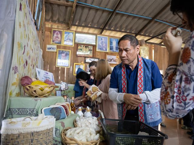 ผู้บริหารมหาวิทยาลัยพะเยาลงพื้นที่ติดตามและเยี่ยมชมผลงานวิจัยและบริการวิชาการที่ขับเคลื่อนร่วมกับชุมชน และผู้ประกอบการในพื้นที่อำเภอเชียงคำเพื่อการพัฒนาที่ยั่งยืน