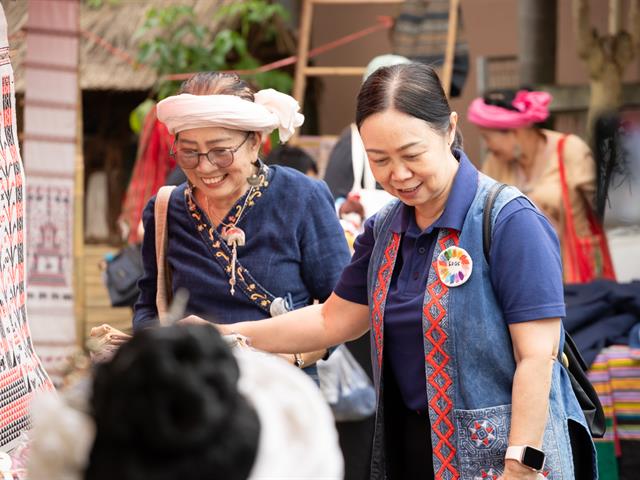 ผู้บริหารมหาวิทยาลัยพะเยาลงพื้นที่ติดตามและเยี่ยมชมผลงานวิจัยและบริการวิชาการที่ขับเคลื่อนร่วมกับชุมชน และผู้ประกอบการในพื้นที่อำเภอเชียงคำเพื่อการพัฒนาที่ยั่งยืน