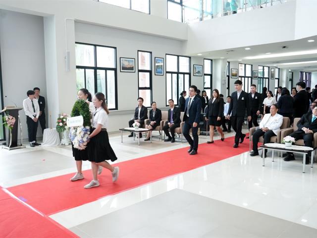 คณะสหเวชศาสตร์ ร่วมพิธีวางพวงมาลาและถวายราชสักการะ เนื่องในวันมหิดล ประจำปี 2568
