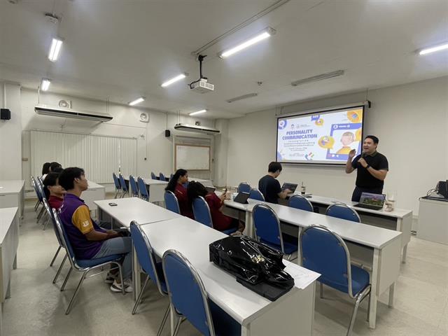 คณะรัฐศาสตร์และสังคมศาสตร์ 