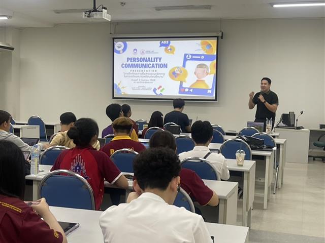 คณะรัฐศาสตร์และสังคมศาสตร์ 
