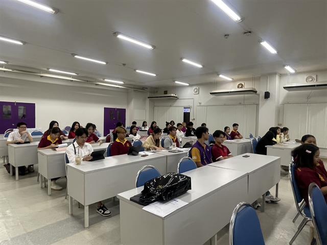 คณะรัฐศาสตร์และสังคมศาสตร์ 