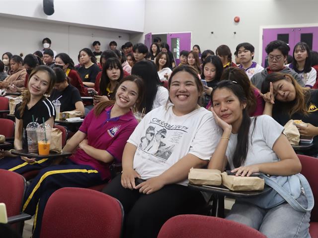 คณะรัฐศาสตร์และสังคมศาสตร์ 