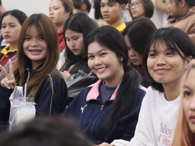 คณะรัฐศาสตร์และสังคมศาสตร์ 