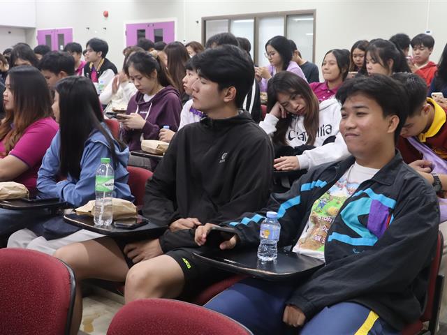 คณะรัฐศาสตร์และสังคมศาสตร์ 