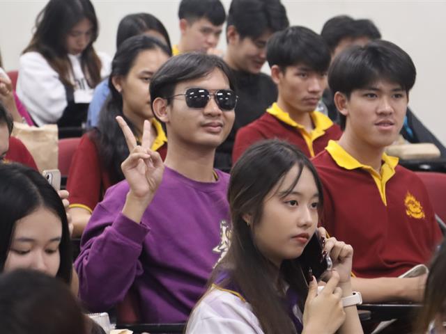 คณะรัฐศาสตร์และสังคมศาสตร์ 