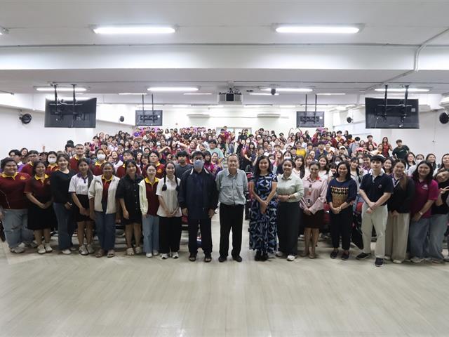คณะรัฐศาสตร์และสังคมศาสตร์ 
