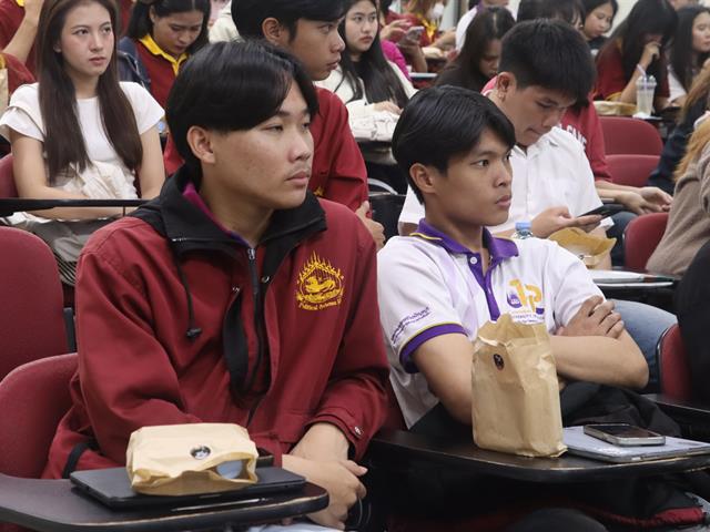 คณะรัฐศาสตร์และสังคมศาสตร์ 