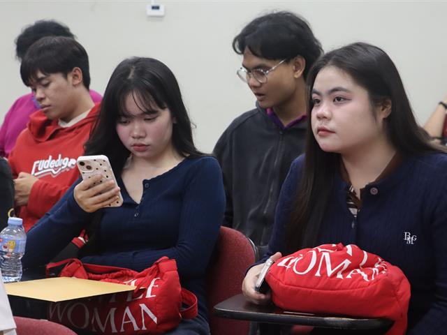คณะรัฐศาสตร์และสังคมศาสตร์ 